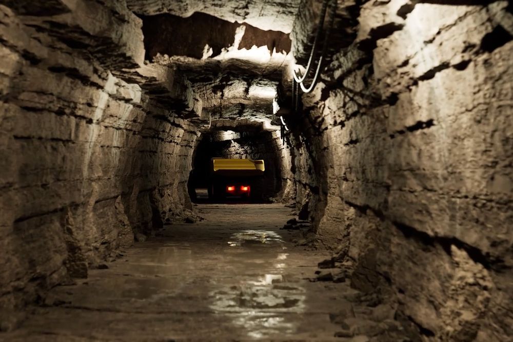 3D flythrough view of an underground mine corridor